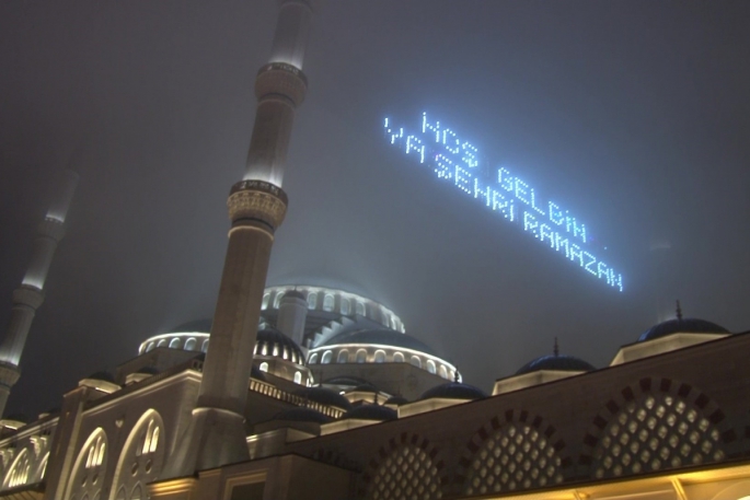 Çamlıca Camii'nde ilk teravih namazı kılındı