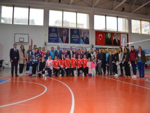 KADINLAR GÜNÜ VOLEYBOL KARŞILAŞMASI DÜZENLENDİ