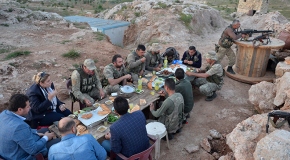 Güvenlik korucularının 1100 rakımlı tepede ilk iftarı