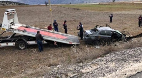 Burdur'da otomobil şarampole devrildi: 3 ölü, 2 yaralı