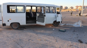 Karaman'da iki minibüs çarpıştı: 15 yaralı