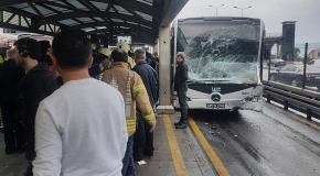 Beylikdüzü'nde metrobüs kazası: 4 yaralı