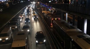 Metrobüs arızası seferleri aksattı