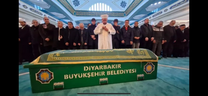 Mahsun Kırmızıgül’ün Annesi, Diyarbakır’da Son Yolculuğuna Uğurlandı